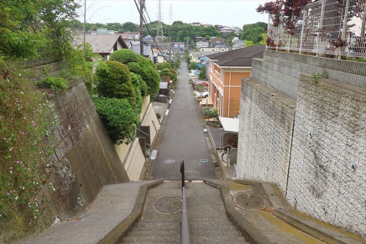 寺分2丁目にある階段の道