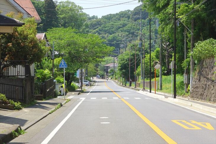 市役所通り・長谷隧道を出たところ