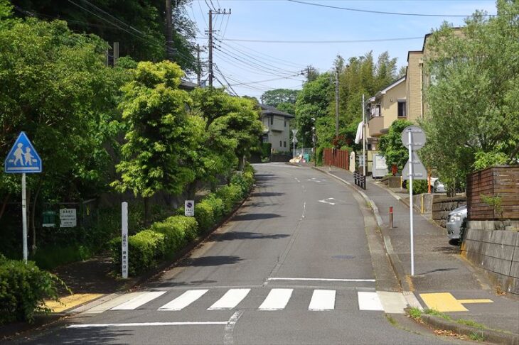 鎌倉白山坂自治会エリアまでの坂道(西鎌倉駅側)