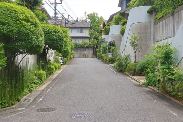 台にある小規模な宅地造成地域
