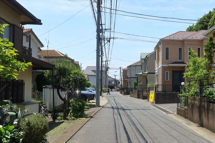 県道23号線よりも南で岩瀬1丁目よりも北のエリアの住宅街
