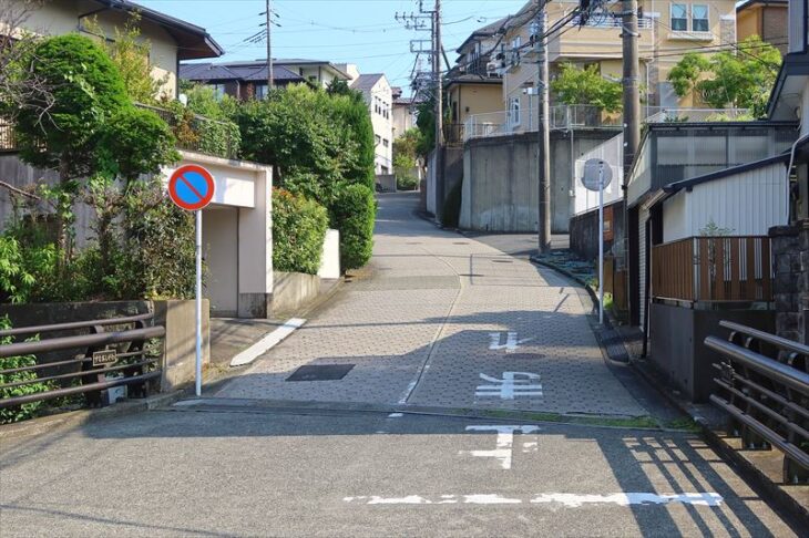 岩瀬1丁目の坂道