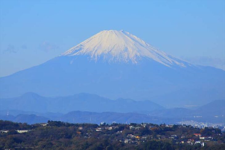 平成巡礼道 衣張山山頂（北陵）から見る冬の富士山