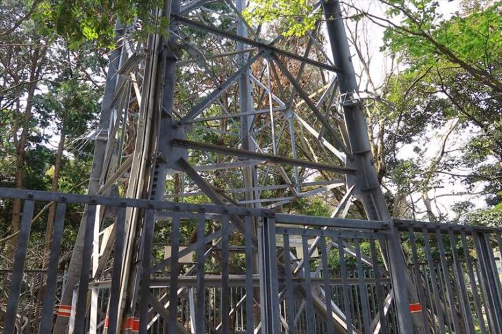 鎌倉霊園内の鉄塔