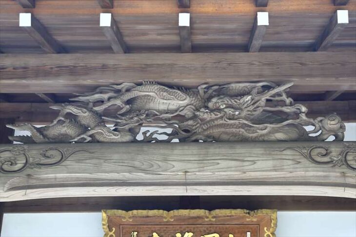 報国寺の龍の彫り物