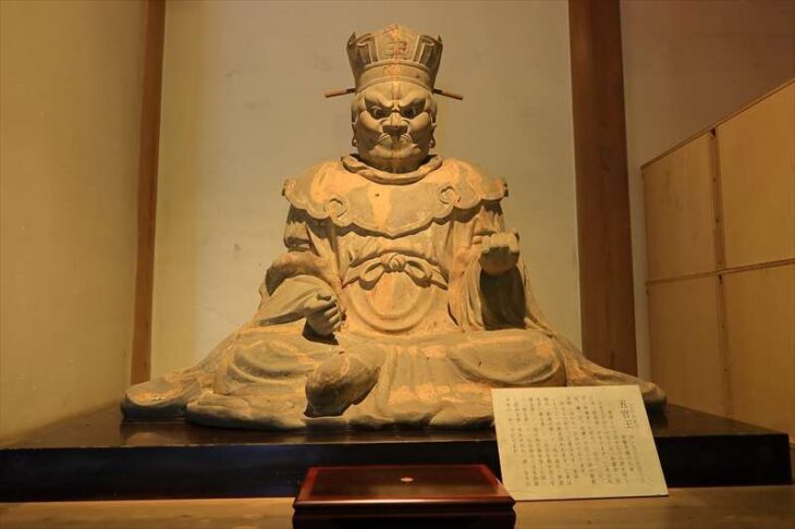 円応寺の五官王 木像