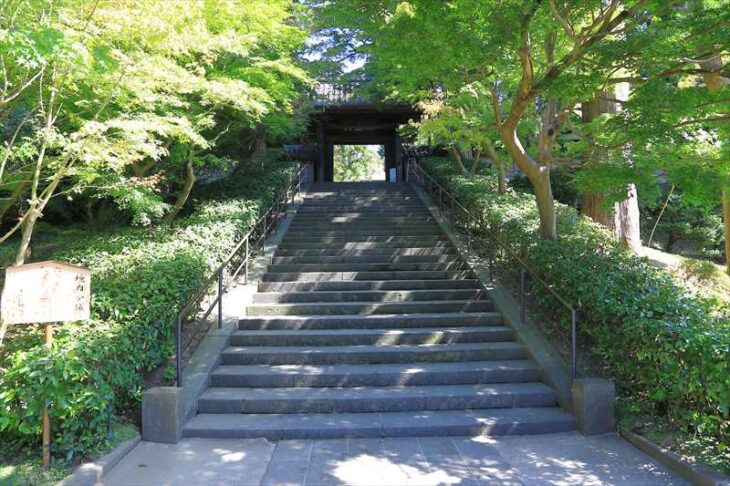 円覚寺 入口の階段