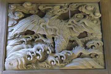 円覚寺 大方丈の門の龍の木彫り