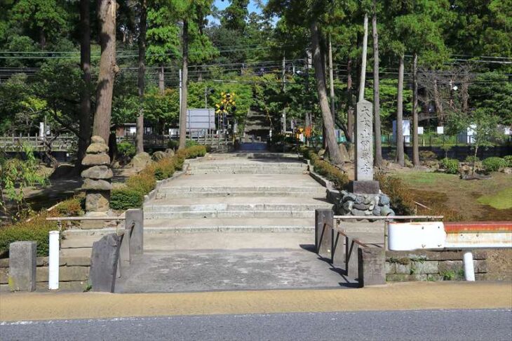 円覚寺 前庭と白鷺池