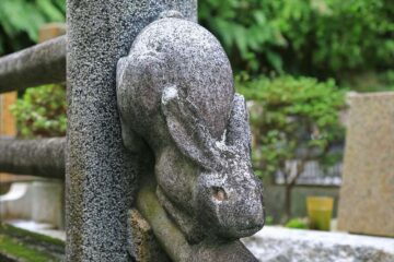 寿福寺の石のうさぎ