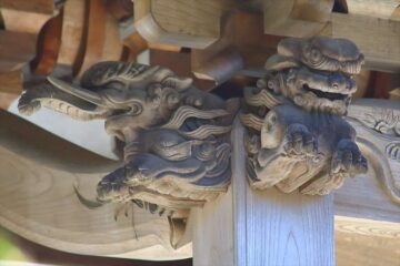 妙伝寺の唐獅子と象の木彫像