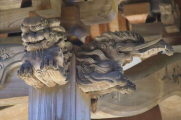 妙伝寺の唐獅子と象の木彫像