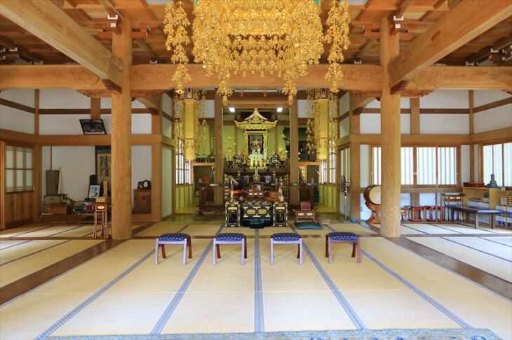 妙伝寺の本堂の中