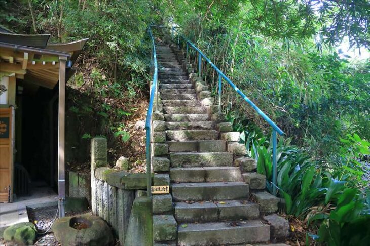 安国論寺 富士見台への階段