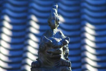 本興寺の屋根の鐙瓦の唐獅子