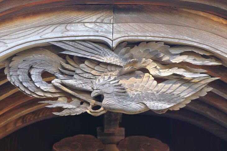 宝善院 本堂の鳳凰の木彫像
