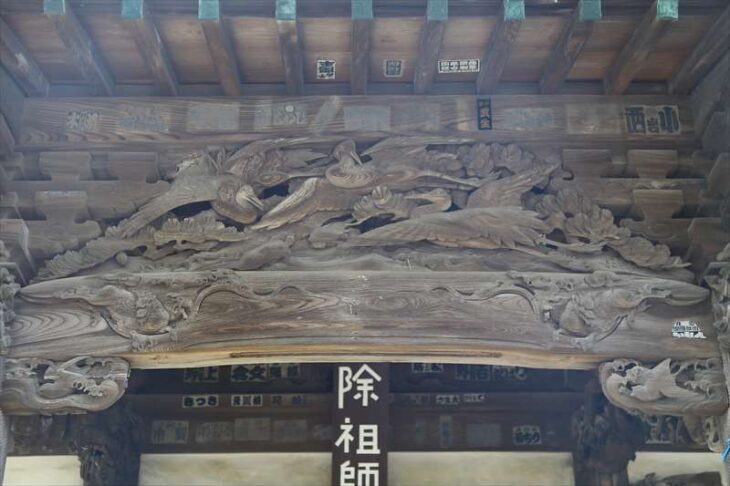 上行寺 本堂の木彫り