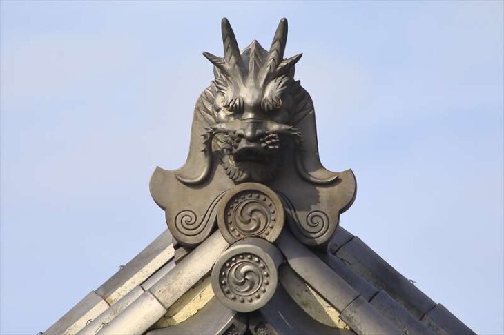 上行寺 山門の龍の鬼瓦