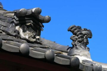 浄泉寺 山門の波型の鐙瓦