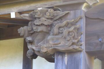 浄泉寺の木彫りの唐獅子