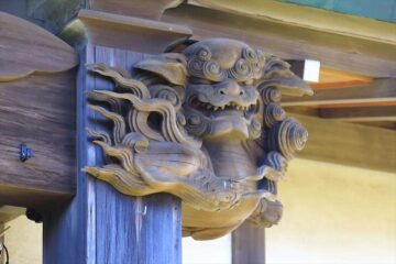 浄泉寺の木彫りの唐獅子