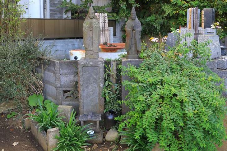 山崎の妙法寺の石像