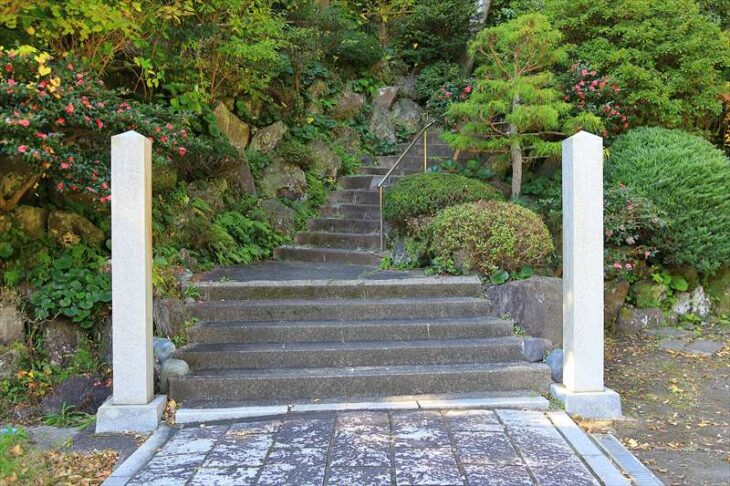 霊光寺 参道の階段