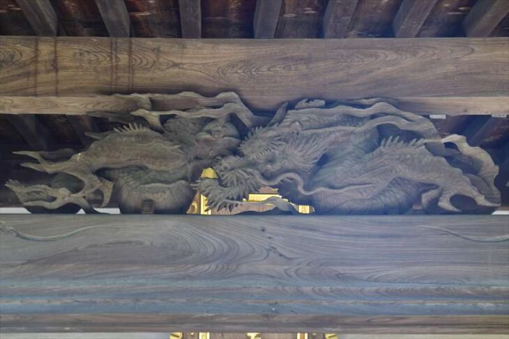 等覚寺 本堂の木彫りの龍