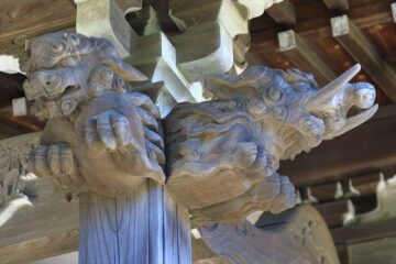 等覚寺 本堂の木彫りの唐獅子と象