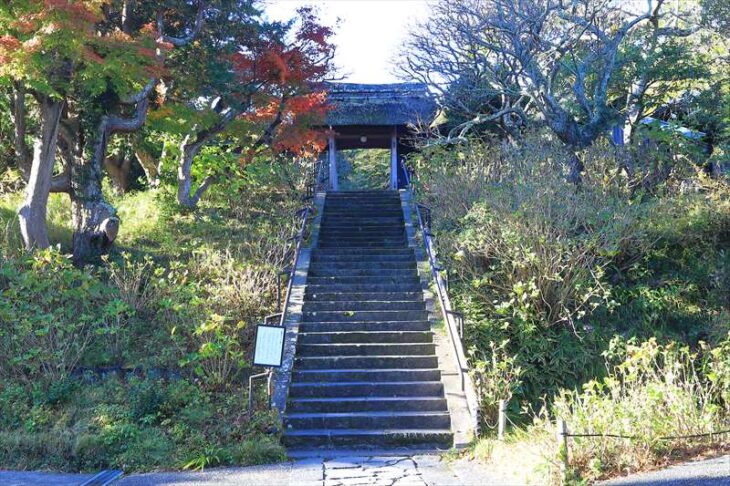 東慶寺 山門への階段