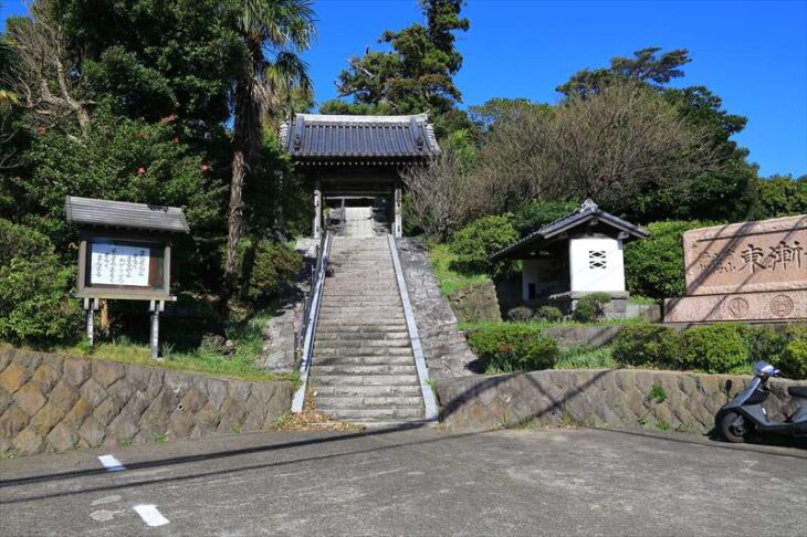 横須賀 東漸寺の山門