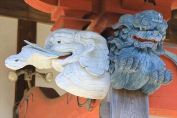 東漸寺（横須賀市）の本堂の木像の象と唐獅子