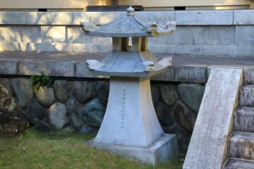 松久寺の石灯籠