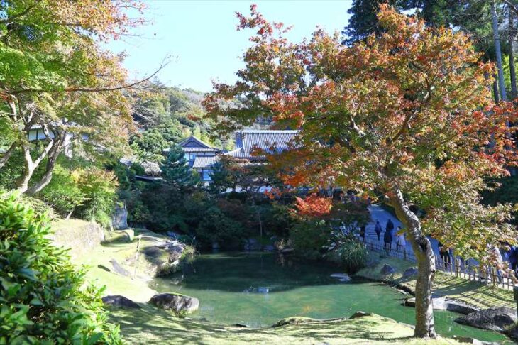 円覚寺 妙香池の紅葉