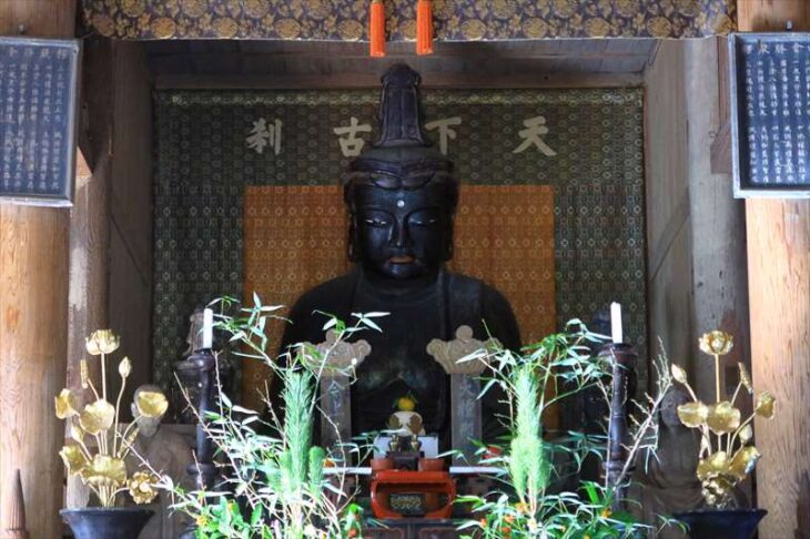 寿福寺の仏殿の仏像
