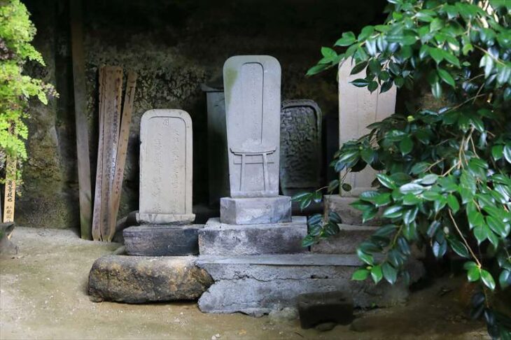 浄光明寺の大伴神主家墓所