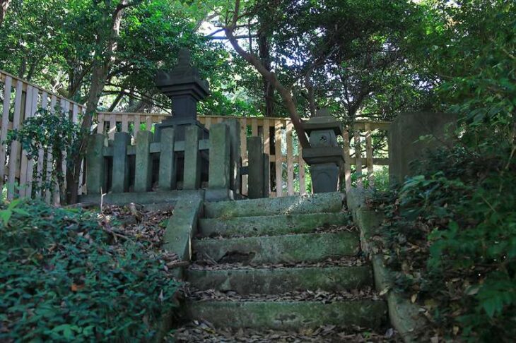 浄光明寺・冷泉為相の墓