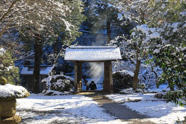 雪の浄智寺
