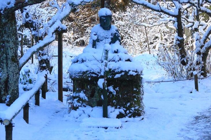 雪の東慶寺