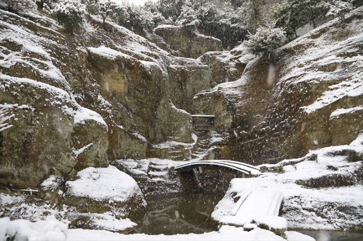 雪の瑞泉寺庭園