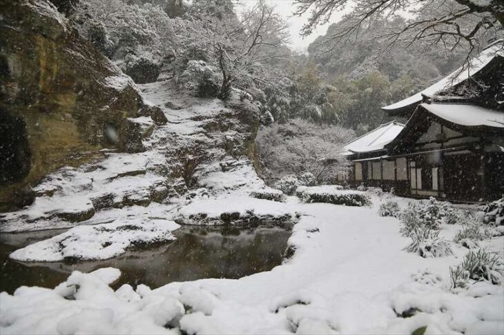 雪の瑞泉寺庭園