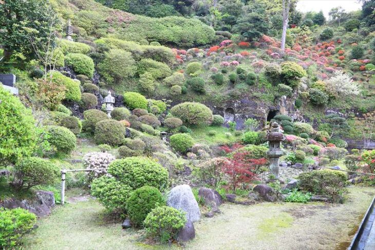 仏行寺の庭園