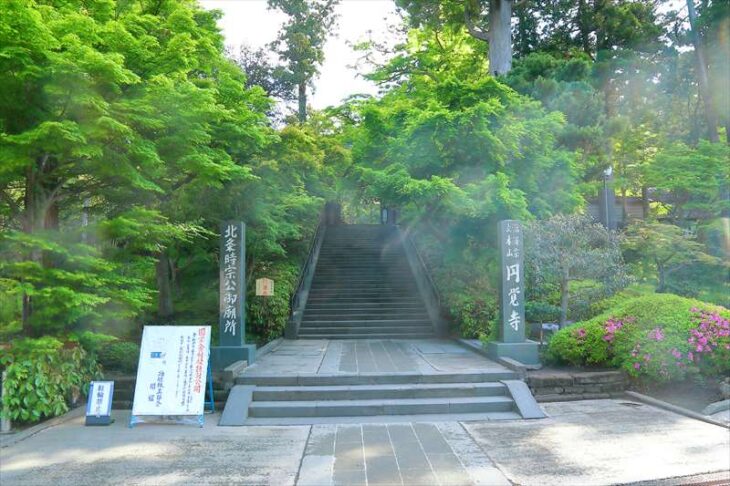 円覚寺の入口・総門前