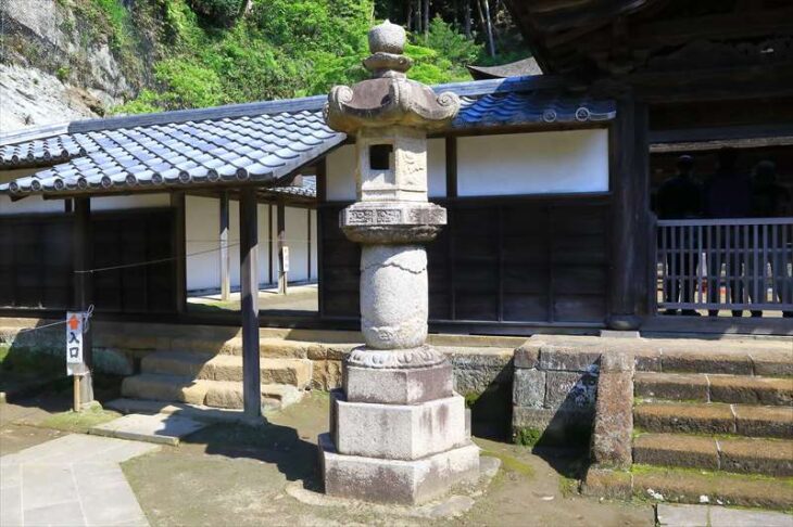 円覚寺 舎利殿の入口