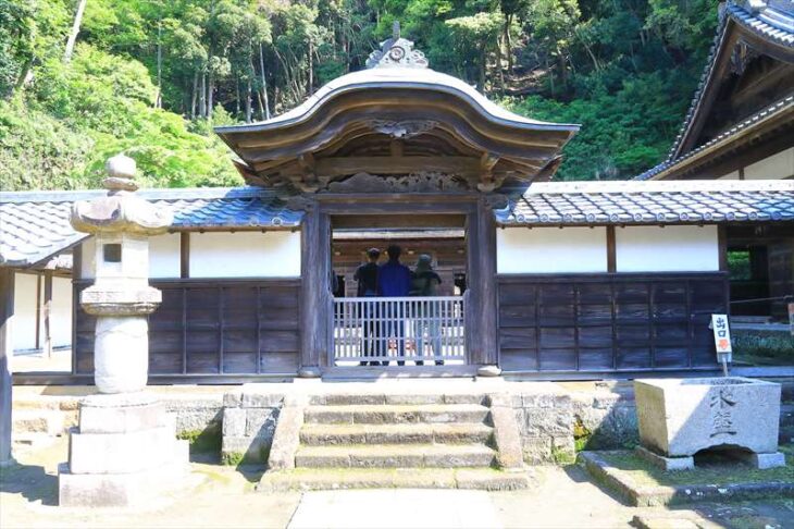 円覚寺 舎利殿の門