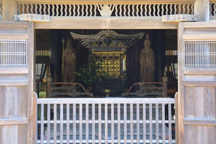 円覚寺 舎利殿の中