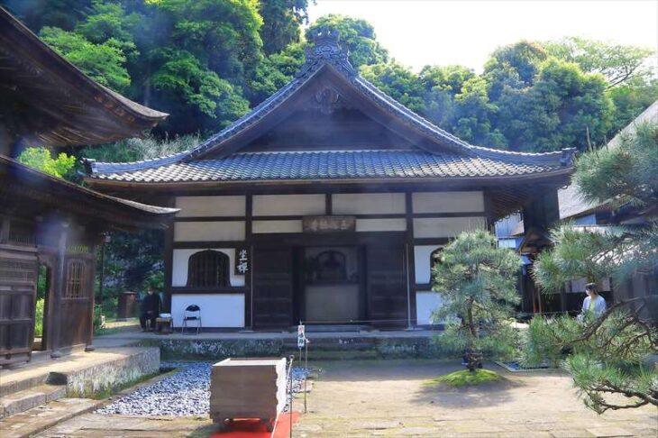 円覚寺 舎利殿横の禅堂