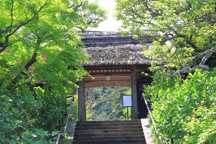 東慶寺の山門