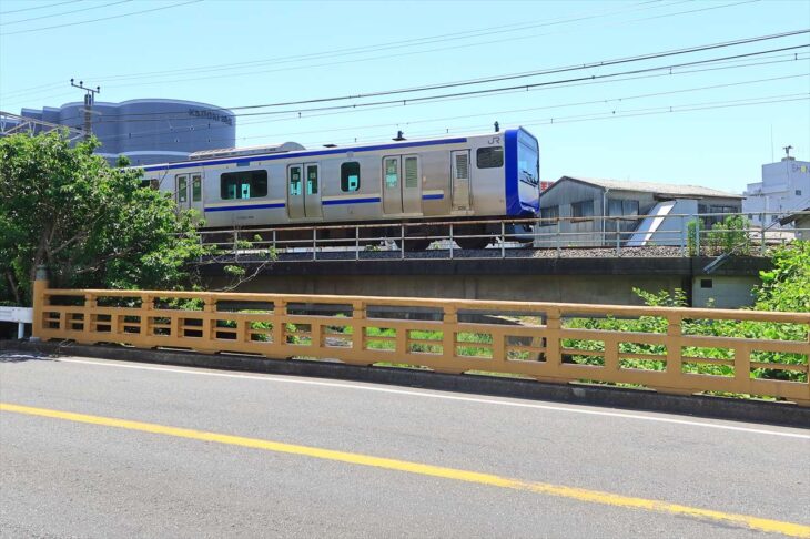 大町橋から見るJR横須賀線