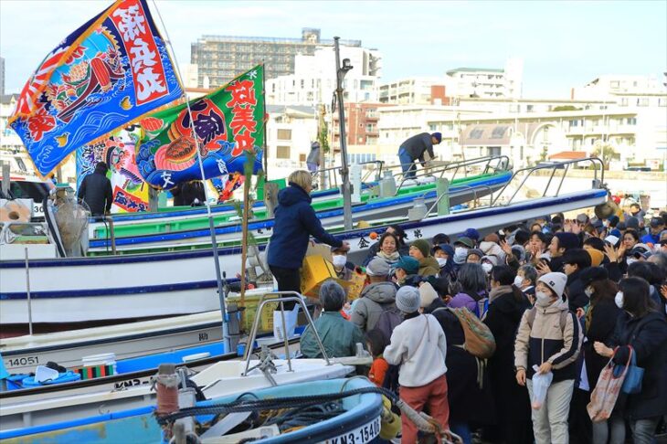 船祝い本番・みかんまき